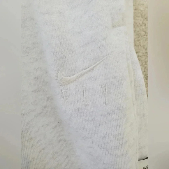 Nike Dri-FIT Swoosh Fly Standard Issue - Picture 5 of 10